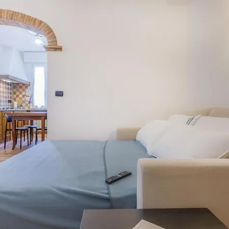 Ground Floor With Private Patio In The Motor Valley Appartamento
