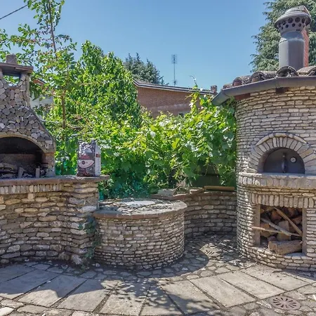 Ground Floor With Private Patio In The Motor Valley Castelvetro di Modena