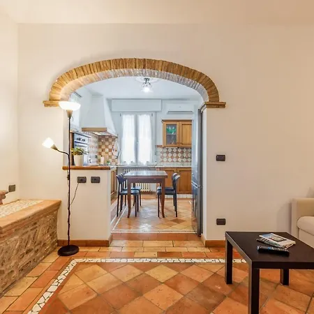 Ground Floor With Private Patio In The Motor Valley Appartamento