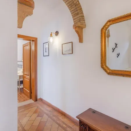 Ground Floor With Private Patio In The Motor Valley *