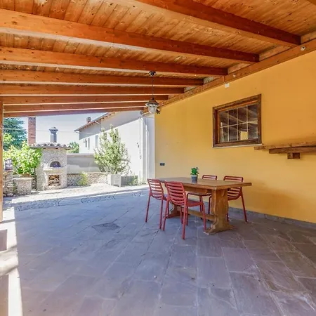 Ground Floor With Private Patio In The Motor Valley * Castelvetro di Modena