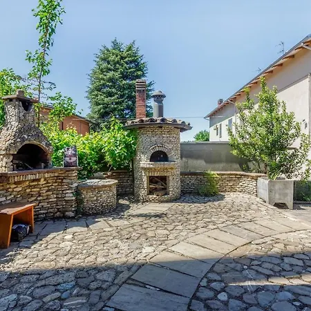 Ground Floor With Private Patio In The Motor Valley Appartamento
